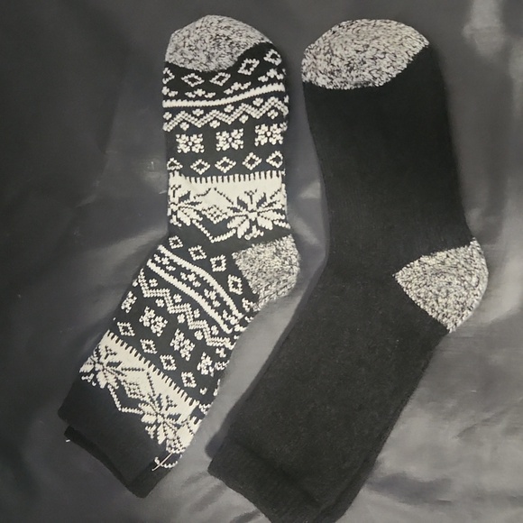 NWT 2 PAIR Black and White House Socks - Picture 5 of 5